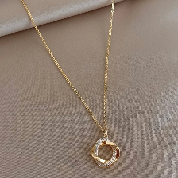 ❤️Gold and Diamond Twisted Pendant Necklace - Picture 1 of 5